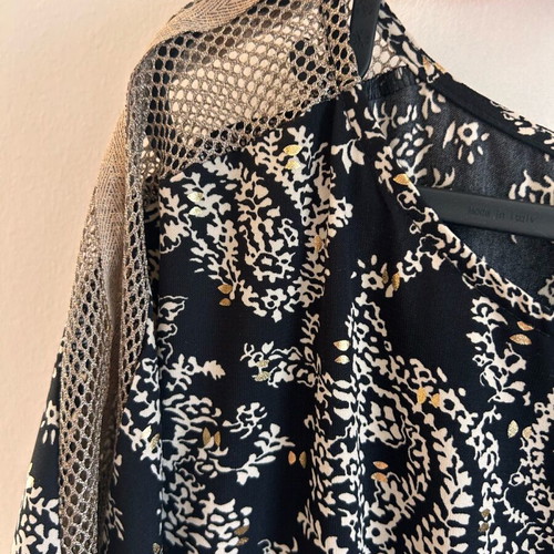 Everyday dress like new, medium size, black with gold details