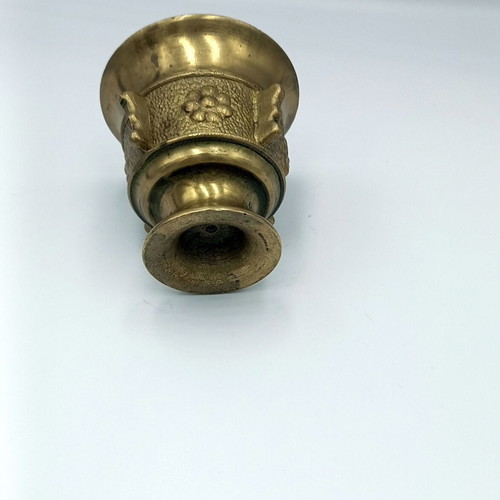 Metal mortar used with face and plant decoration