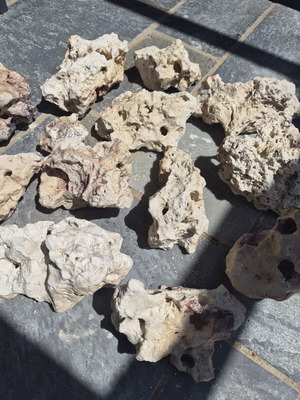 Decorative aquarium porous stones