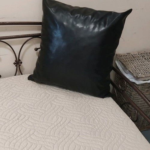 Leather pillow 60x60x18 cm, black, with zipper