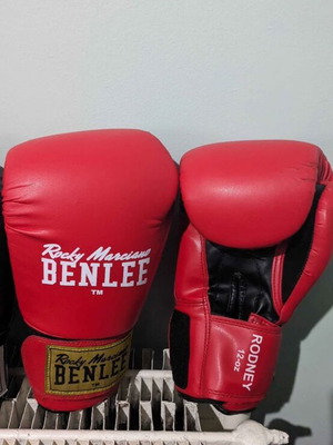 Ben Lee boxing gloves used 12 oz