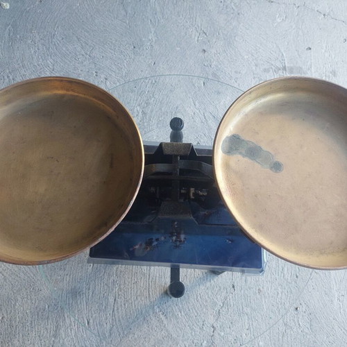 Antique scale like new