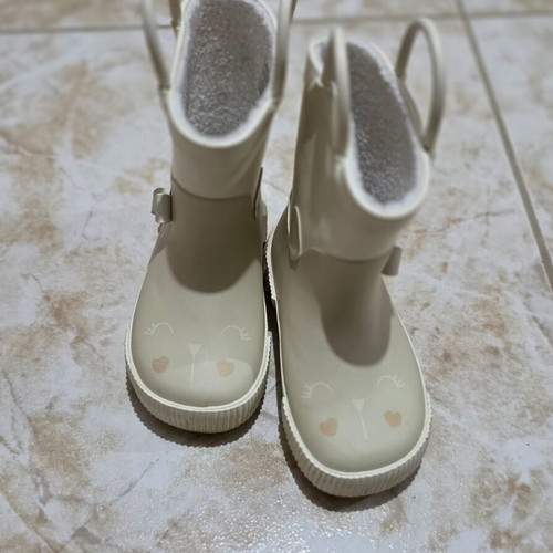 Galotses for girls size 23 with fur lining like new, beige boots