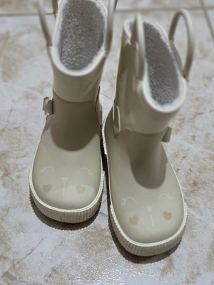 Galotses for girls size 23 with fur lining like new, beige boots