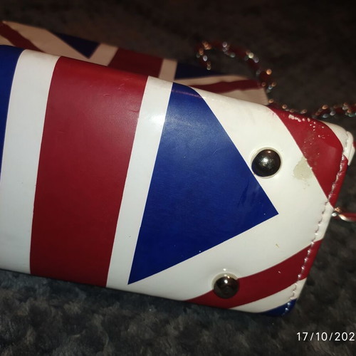 Shoulder bag with England flag used