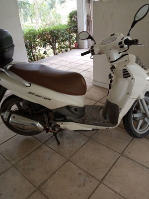 Sym HD 200 EVO 2009 scooter used, automatic, white