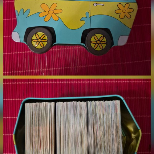 Scooby-Doo World of Mystery collectible card set like new, 332 pieces