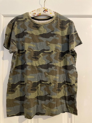 Primark - boy’s camo t-shirt age 12-13