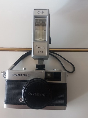 Φωτογραφική μηχανή Olympus Trip 35 μεταχειρισμένη με 2 φλας και συλλεκτικό pen flash