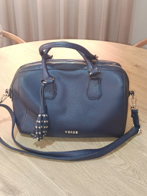 Verde shoulder bag blue navy with extra strap like new