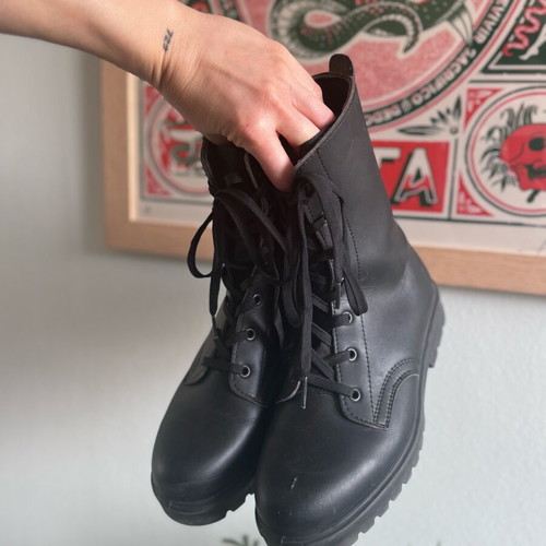Duetto leather unisex boots size 38 like new, black