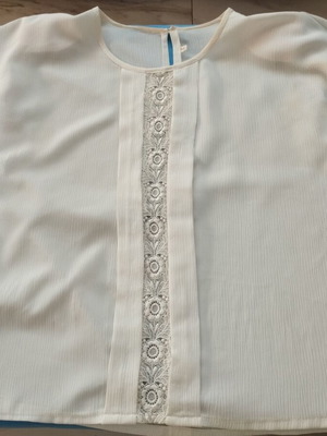 Top with lace and shoulder pads, like new, ecru/white, size XL