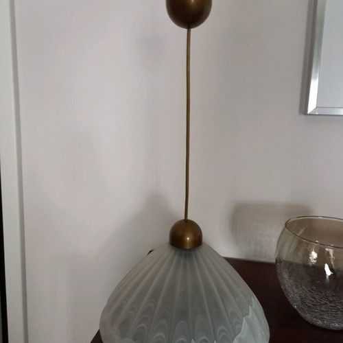 Ceiling light used with paint marks on the cable
