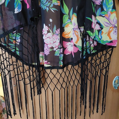 Kimono used, medium size, colorful with fringes