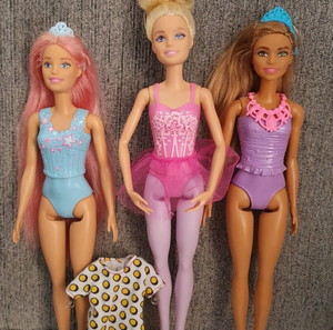 Barbie Mattel 3 κούκλες + 1 φόρεμα