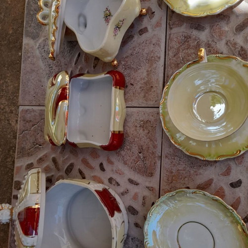 Collectible tea cup set porcelain with gold details like new