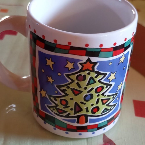 Christmas mugs set, 5 with handles and 1 with silicone lid