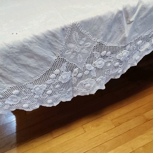 Handmade tablecloth like new, 160 cm diameter