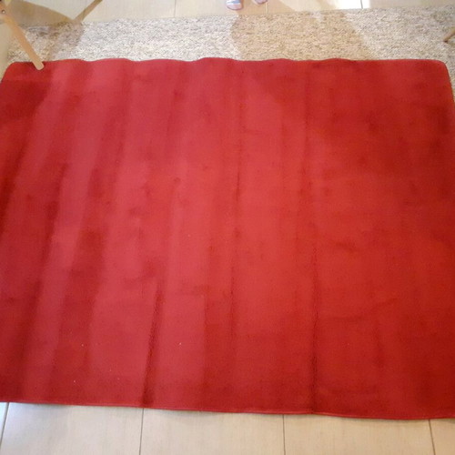 Red rug used, 1.5m x 2m, clean and ready to use