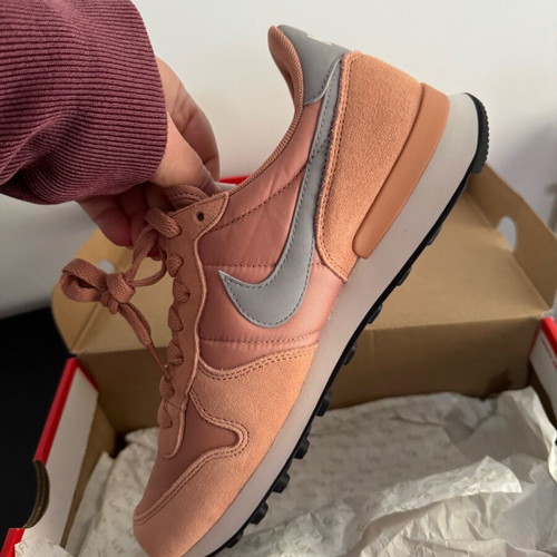Nike Internationalist new athletic shoes size 41 burnt orange
