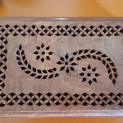 Wooden jewelry box like new, brown
