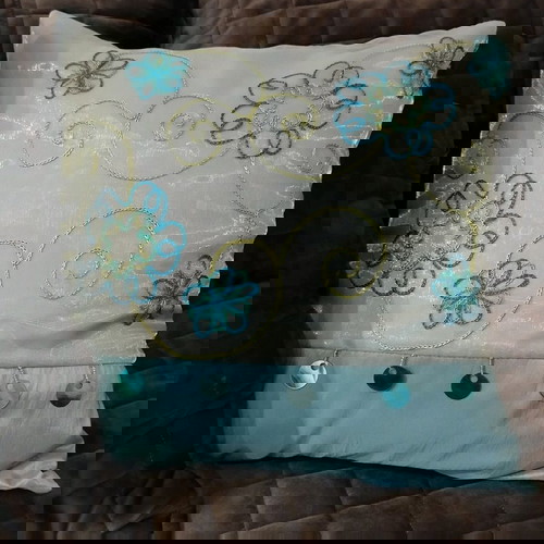 Μαξιλαροθήκες καινούργιες από ύφασμα ταφτά με κέντημα και πούλιες 40x40 εκ.