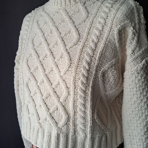 Bershka chenille crop knit pullover like new, white beige, size S/M