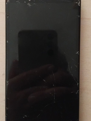 LG K10 MS428 μεταχειρισμένο με σπασμένο τζάμι οθόνης, λειτουργικό