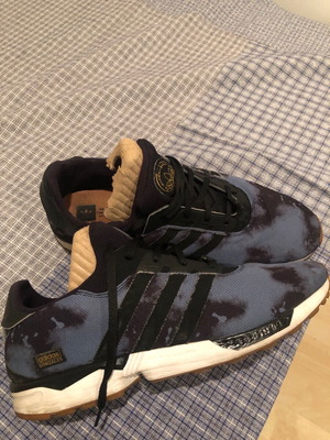 Adidas sneaker men's athletic blue black like new