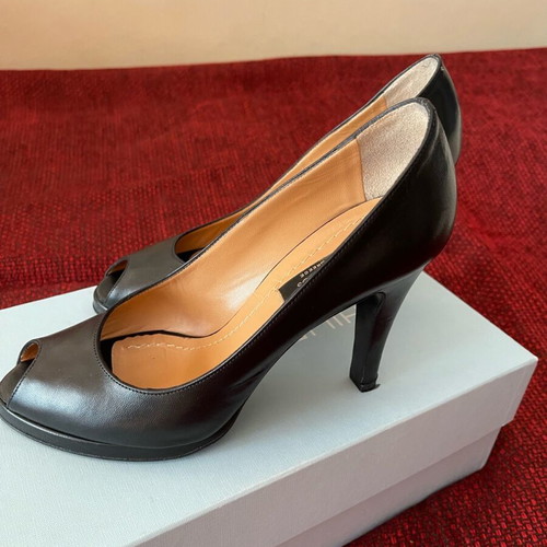 Bournazos leather pumps size 39 like new, black