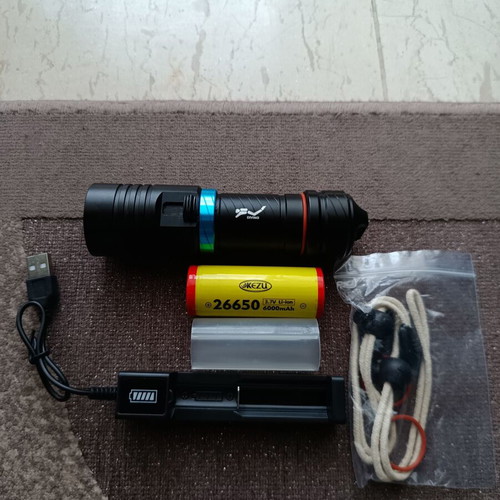 U2 LED 4000LM Diving Flashlight new, black, aluminum