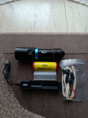 U2 LED 4000LM Diving Flashlight new, black, aluminum