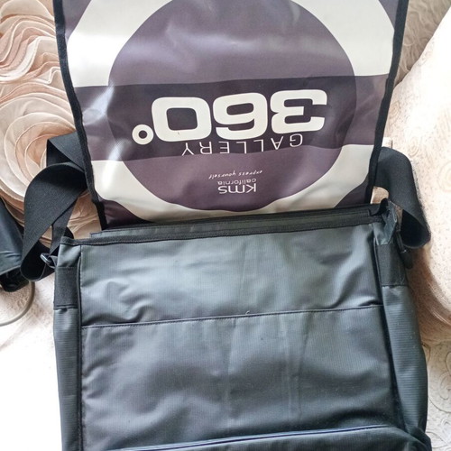 Laptop shoulder bag new with dimensions 40x35 cm