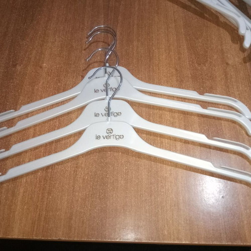 Store clothing hangers like new, pack of 14, white pearl