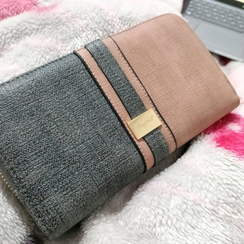 Fragola wallet like new, gray and pink