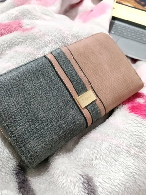 Fragola wallet like new, gray and pink