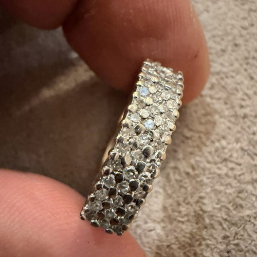 Gold ring 18 carats with natural diamonds, like new