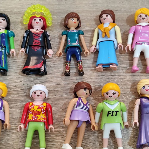Playmobil female figures and accessories used, set