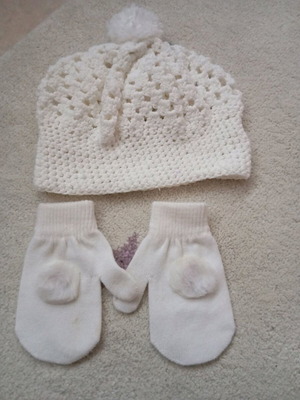 Hat and gloves set for 3 years like new, white