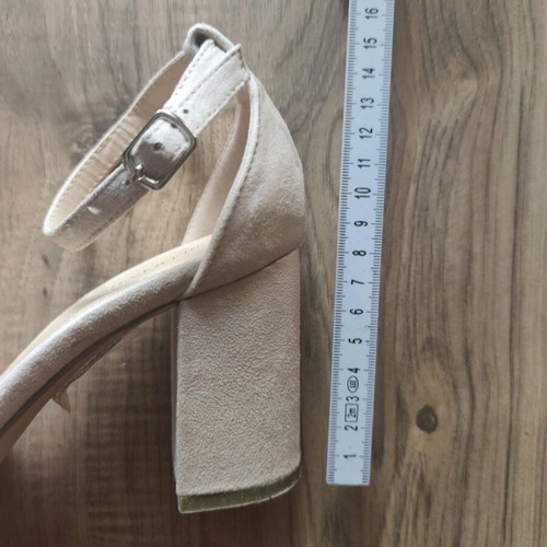 Diamantiqu beige suede pumps size 38 like new, 8cm heel