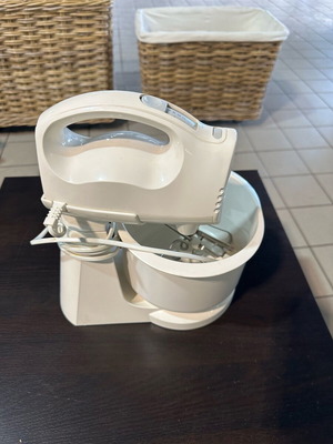 Kenwood Hand Mixer with Stand and Rotating Bowl like new