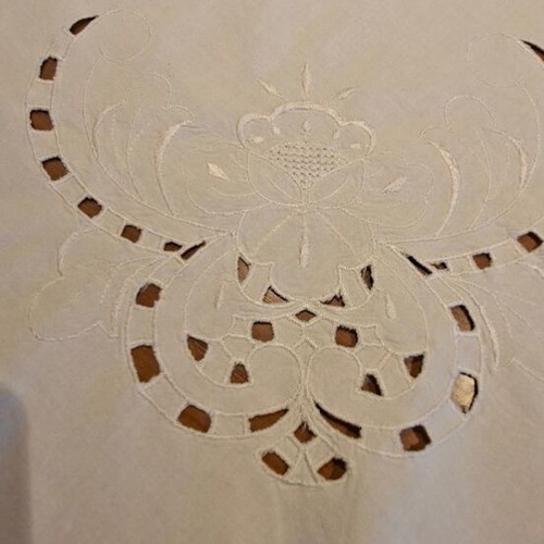 Vintage round tablecloth with white Richelieu cutwork embroidery, 165 cm