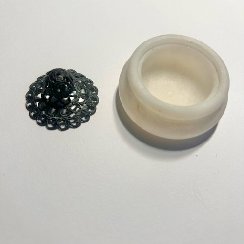 Carrara marble jewelry trinket box with decorative lid, brand new
