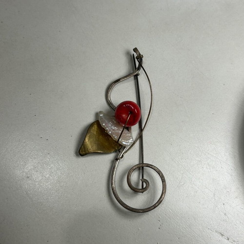 Alternative metal pin used, red and gold colors