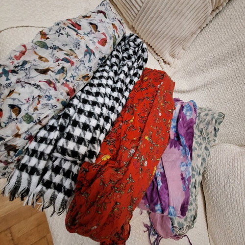 Scarves like new, pack of 5 colorful, fabric and wool