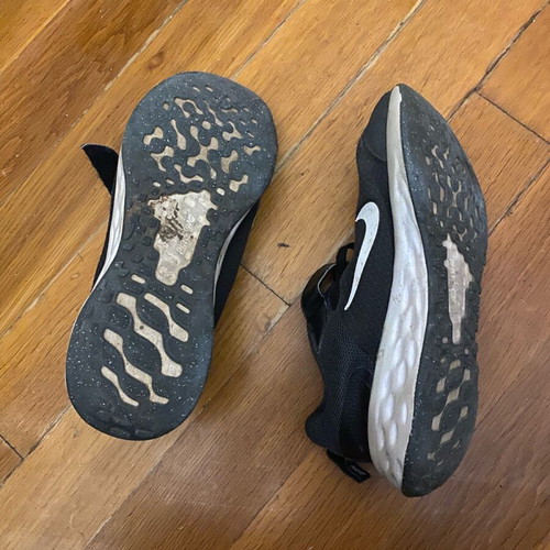 Nike athletic kids shoes used, size 35, black-white