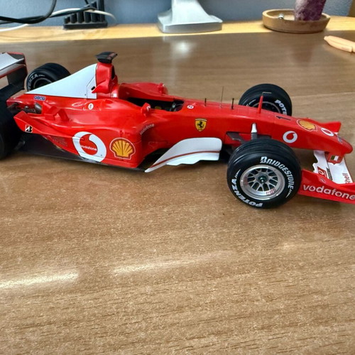 Formula 1 Ferrari F2002 M.Schumacher Hot Wheels new 1:18 model
