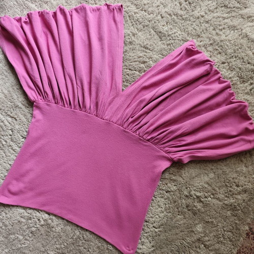 Figaro top like new, elastic with unique fuchsia-purple color
