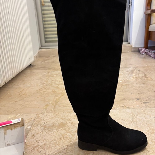 Black tall boot like new, size 39 with low heel