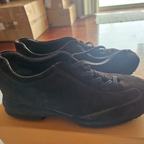 Tod’s casual brown suede shoes like new